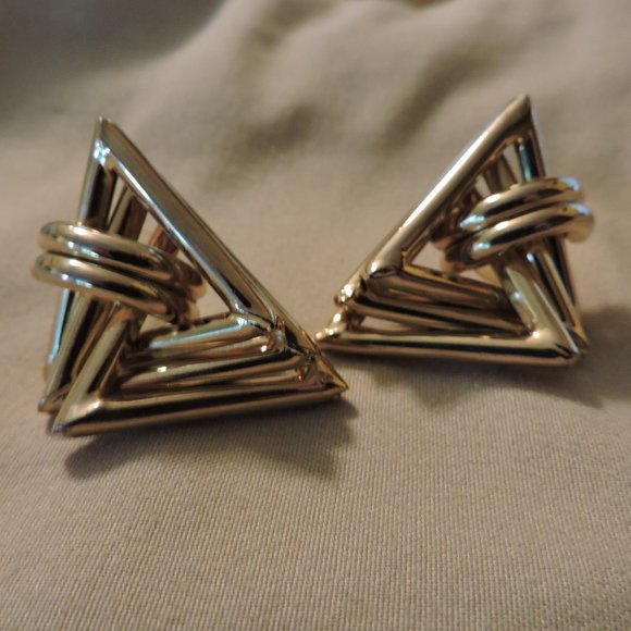 1 pair of geometric shape gold metal earrings - Picture 1 of 5